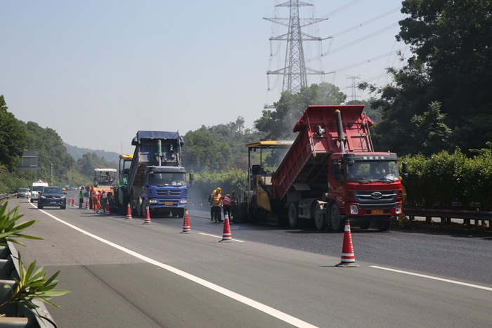 2020年快易通薄層罩面技術(shù)應(yīng)用在廣河高速